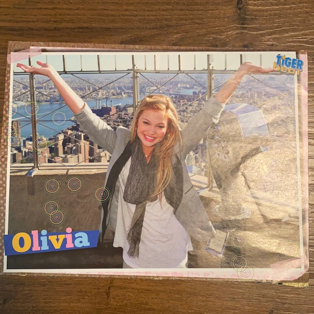 Olivia Holt/Cody Simpson Tiger Beat picture